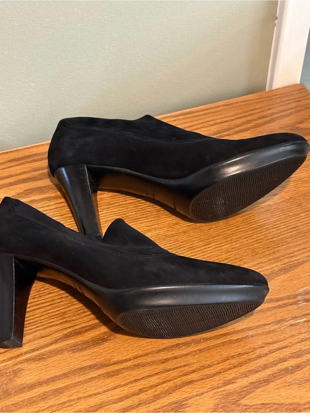 Aquatalia Vera Gomma Rosette Heel Black Suede Womens Size 9